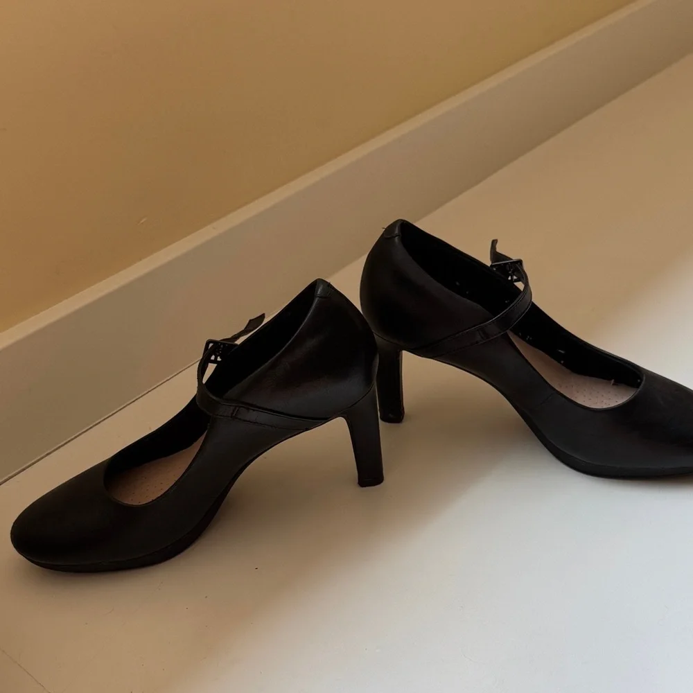 Clarks Black Mary Jane Heels